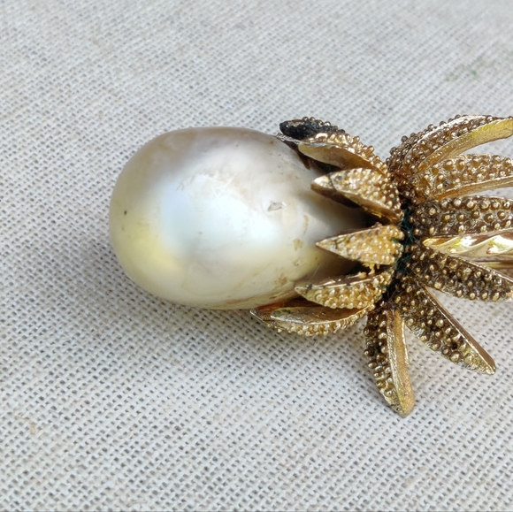 Large vintage pearl flower brooch - Picture 4 of 6